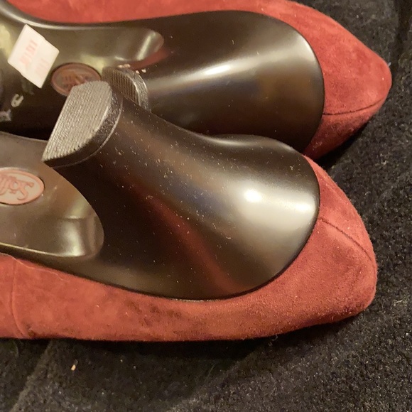 Heels - Picture 6 of 6